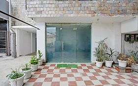 Collection O Agniv Residency Near Saket Metro